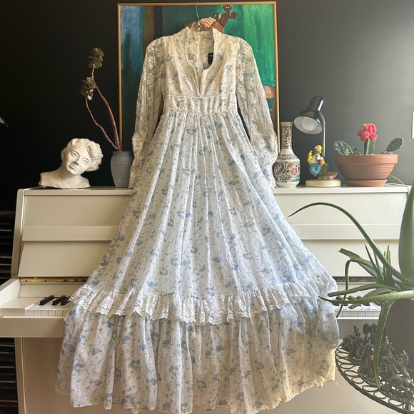 White and Blue Tiered Long Sleeve Sundress with Mandarin Collar - Picture 15 of 15